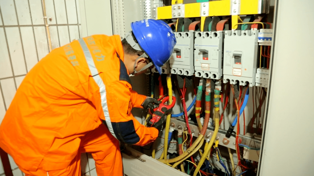 萬源 多措并舉，確保冬季用電安全與電氣設備修理日常